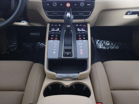 New 2025 Porsche Macan image 20