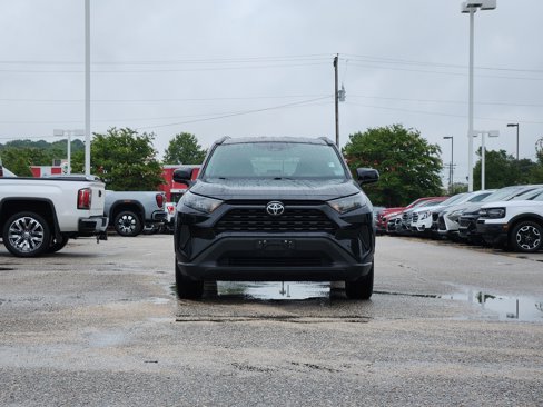 Used 2021 Toyota RAV4 LE image 2