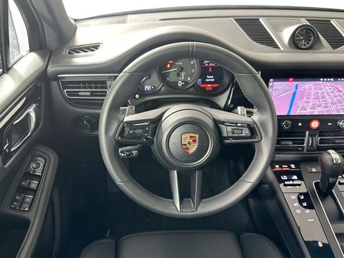 Certified 2025 Porsche Macan image 18