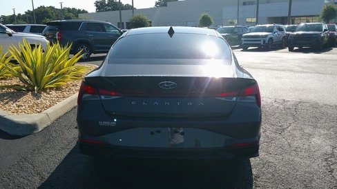 Certified 2023 Hyundai Elantra SEL w/ Convenience Package image 20