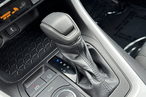 Used 2021 Toyota RAV4 XLE image 18