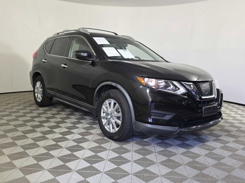Used 2017 Nissan Rogue SV image 2