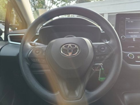Used 2022 Toyota Corolla LE image 25