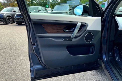 Used 2025 Land Rover Discovery Sport S image 20