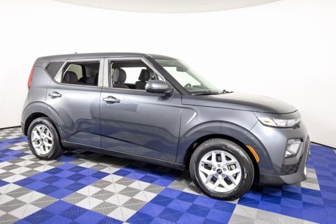 Used 2020 Kia Soul S image 2