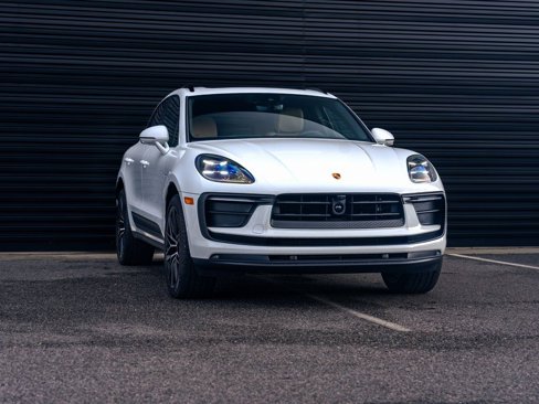 Used 2025 Porsche Macan image 9