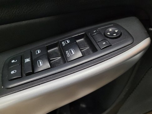 Used 2018 Jeep Cherokee Latitude Plus w/ Cold Weather Group image 27