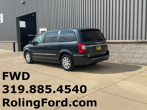Used 2014 Chrysler Town & Country Touring image 3