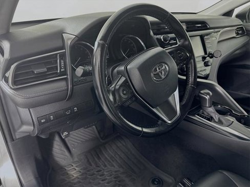 Certified 2020 Toyota Camry SE image 9