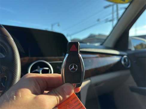 Used 2015 Mercedes-Benz GLK 350 4MATIC image 30