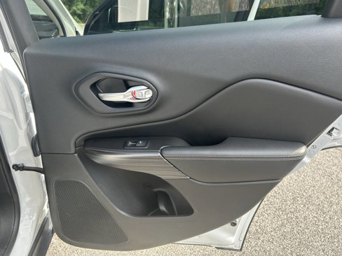 Used 2014 Jeep Cherokee Limited image 16