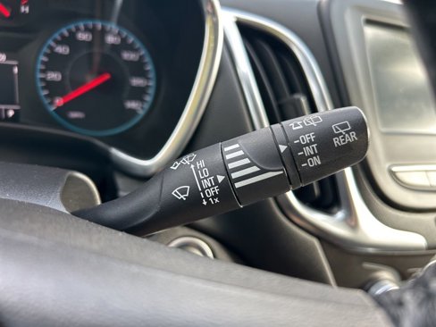 Used 2018 Chevrolet Equinox LT image 18