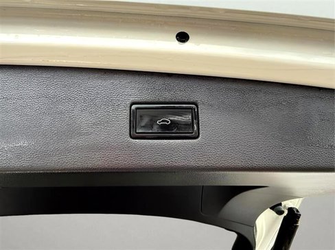 Used 2019 Volkswagen Tiguan SEL R-Line image 10
