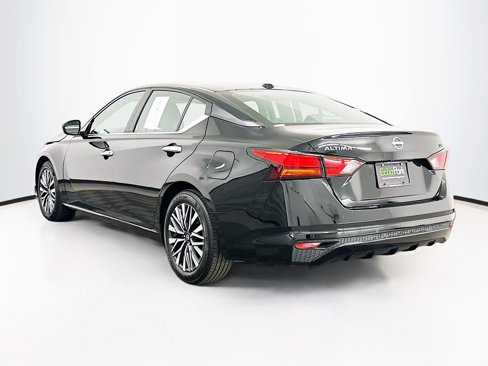Used 2024 Nissan Altima 2.5 SV image 5