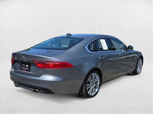 Used 2020 Jaguar XF Premium image 5