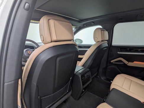 Used 2025 Porsche Cayenne image 21
