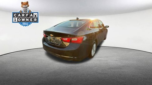 Used 2017 Chevrolet Malibu LT image 9