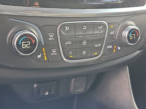 Used 2020 Chevrolet Traverse LT w/ Driver Confidence II Package image 22