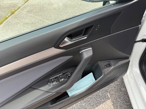 New 2025 Volkswagen Jetta SE image 32