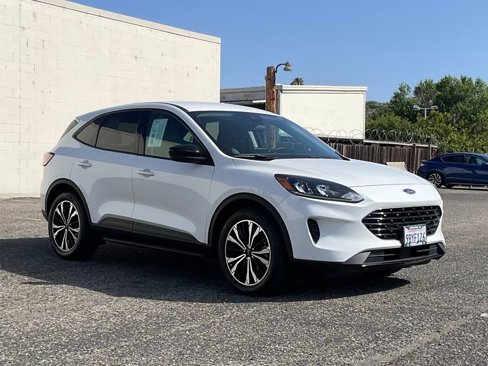 Certified 2022 Ford Escape SE w/ SE Sport Appearance Package image 8