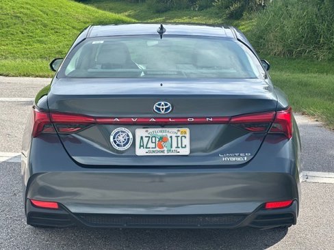 Used 2020 Toyota Avalon Limited image 5