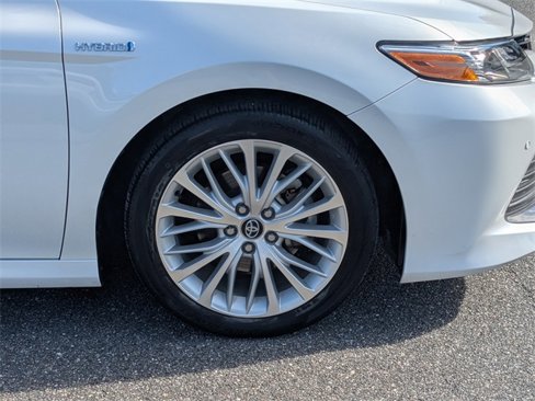 Used 2020 Toyota Camry XLE image 11