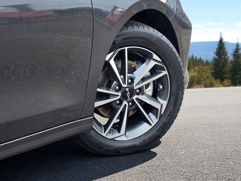 Used 2023 Kia Forte LXS w/ LXS Technology Package image 8