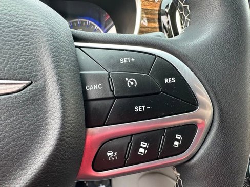 Used 2023 Chrysler Pacifica Limited image 34