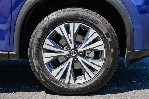 Used 2021 Nissan Rogue SV image 9