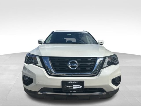 Used 2020 Nissan Pathfinder Platinum image 3