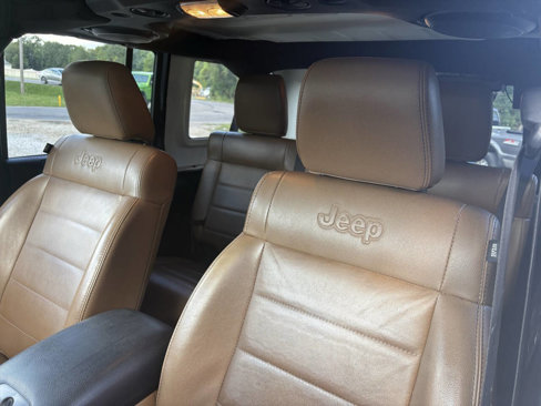 Used 2011 Jeep Wrangler Unlimited Rubicon w/ Dual Top Group image 17