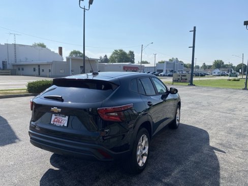 Used 2024 Chevrolet Trax LS w/ LS Convenience Package image 5