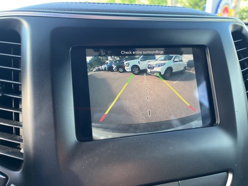 Used 2019 Jeep Cherokee Latitude Plus w/ Comfort/Convenience Group image 4