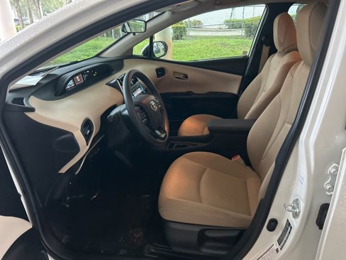 Used 2019 Toyota Prius L Eco image 5