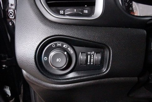 Used 2018 Jeep Renegade Latitude w/ Cold Weather Group image 18