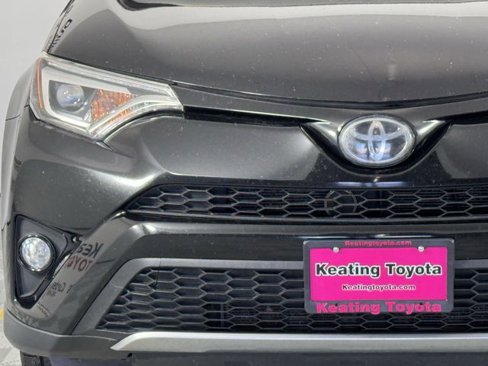 Used 2018 Toyota RAV4 SE image 5