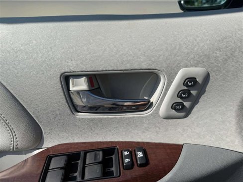 Used 2011 Toyota Sienna Limited image 15
