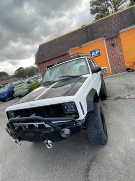 Used 2000 Jeep Cherokee Sport image 1
