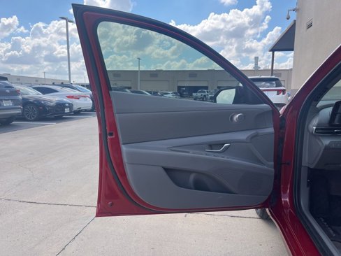 Certified 2025 Hyundai Elantra SE image 26