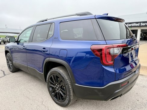 Used 2023 GMC Acadia SLT w/ Elevation Edition image 6