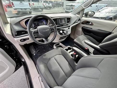 Used 2017 Chrysler Pacifica LX image 25