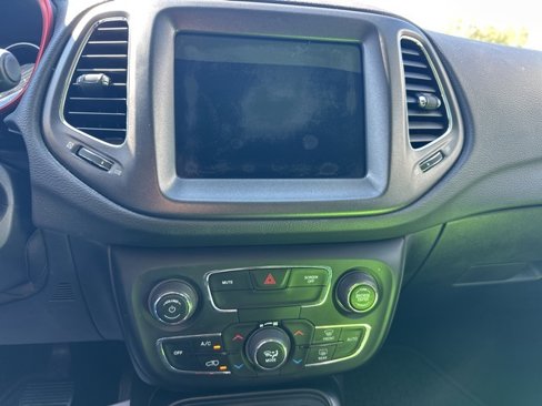 Used 2018 Jeep Compass Trailhawk w/ Navigation Group image 23