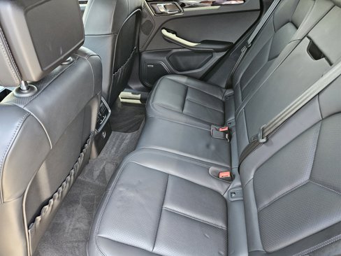 Certified 2024 Porsche Macan image 38