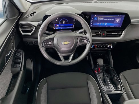 Used 2025 Chevrolet TrailBlazer LT w/ Driver Confidence Package image 23