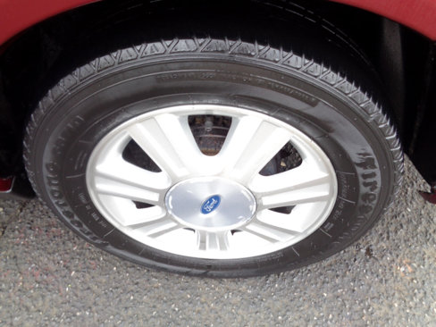 Used 2005 Ford Taurus SEL image 25