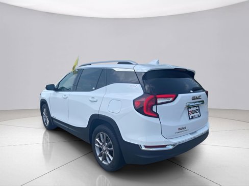 Used 2023 GMC Terrain SLT image 9