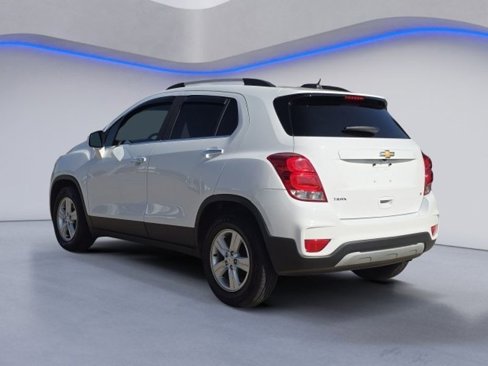 Used 2020 Chevrolet Trax LT w/ LT Convenience Package image 4