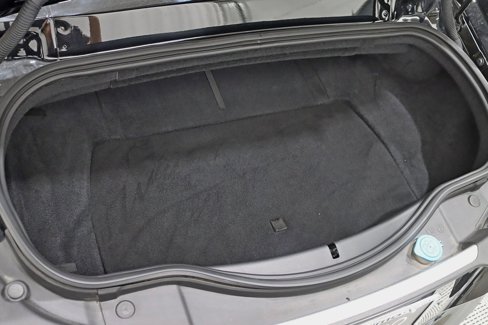 Used 2016 Jaguar F-TYPE R w/ Suedecloth Interior Pack image 31