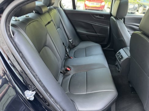 Used 2018 Jaguar XE image 25