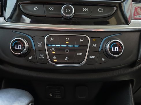 Used 2021 Chevrolet Traverse LT w/ LT Premium Package image 22